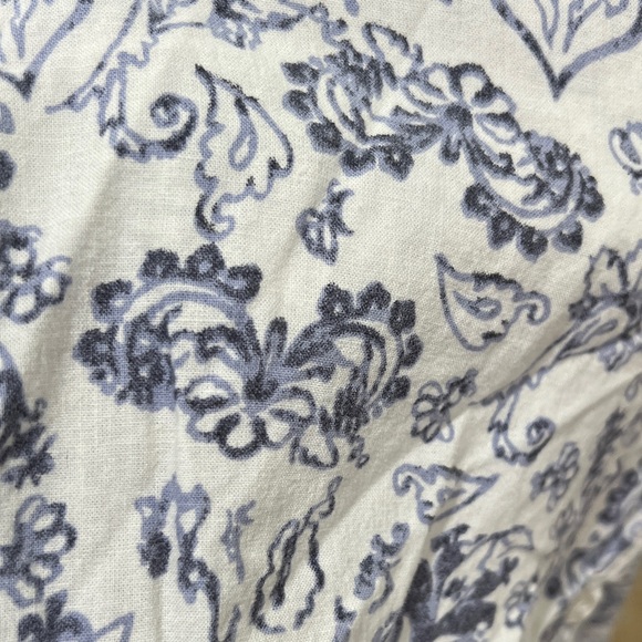 Tahari White & Blue Floral Button-Front Women's Top - Picture 3 of 5